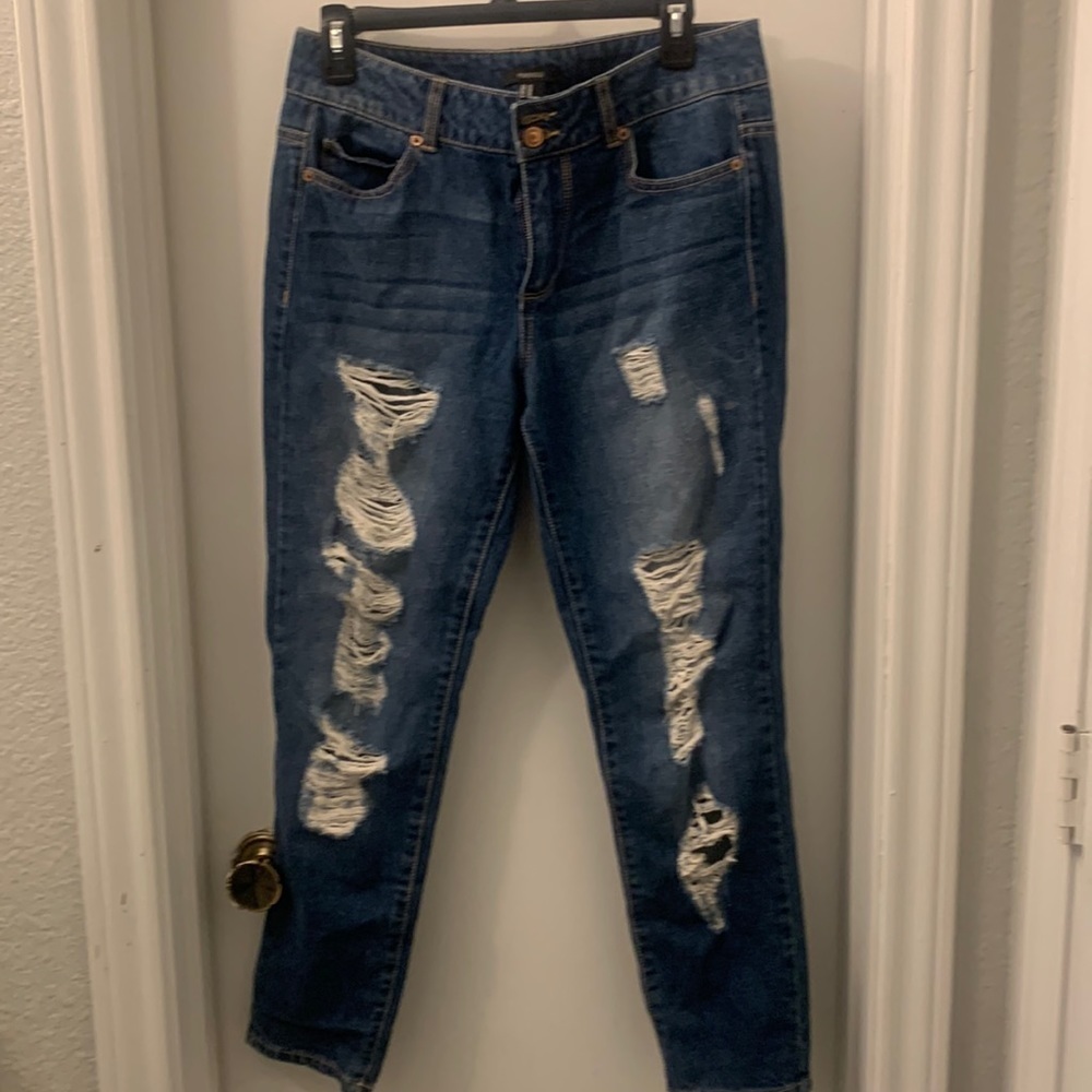 Women’s forever 21 distressed jeans used excellent condition